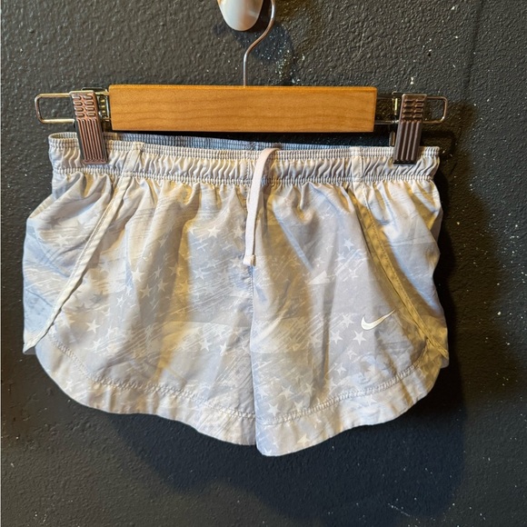 Nike Kids Athletic Shorts in Light Gray with Star Design - Picture 1 of 3